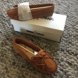 brand new! • minnetonka moccasin